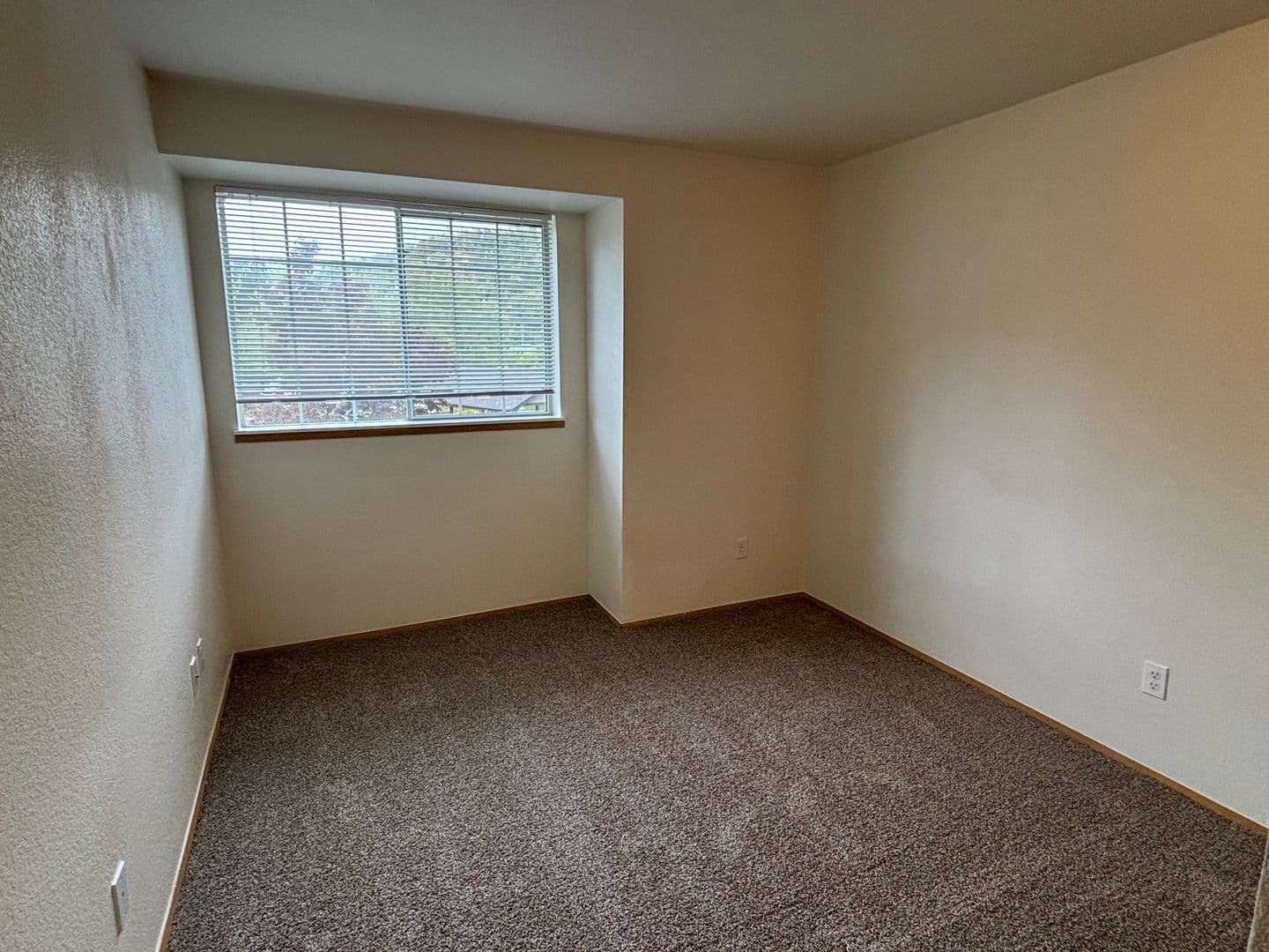 Oakridge Apartments (987) 9 of 11