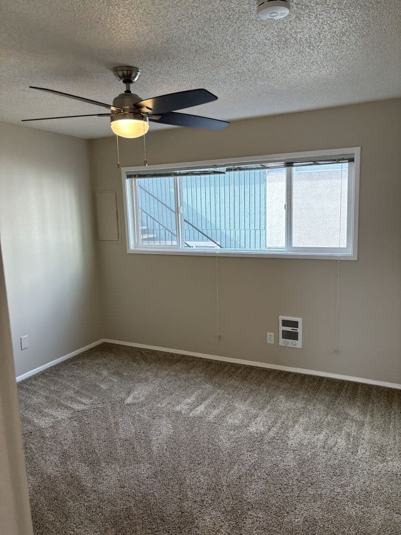 Hilltop House Apts. (996) 8 of 12