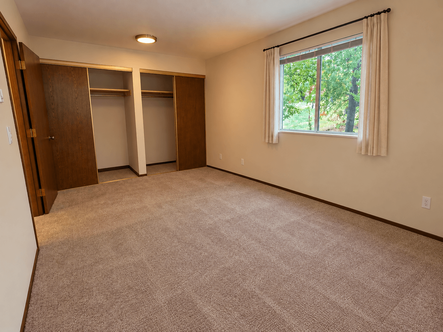 Hillcrest Apartments (998) 5 of 8