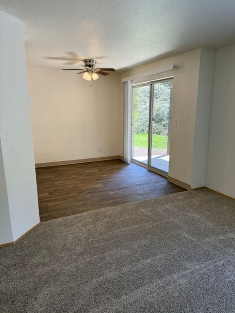 Oakridge Apartments (987) 4 of 12