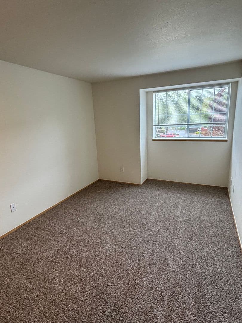 Oakridge Apartments (987) 12 of 12