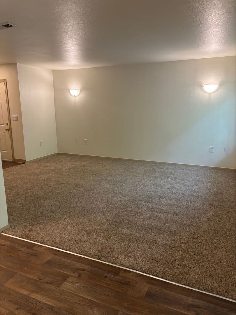 Oakridge Apartments (987) 4 of 9