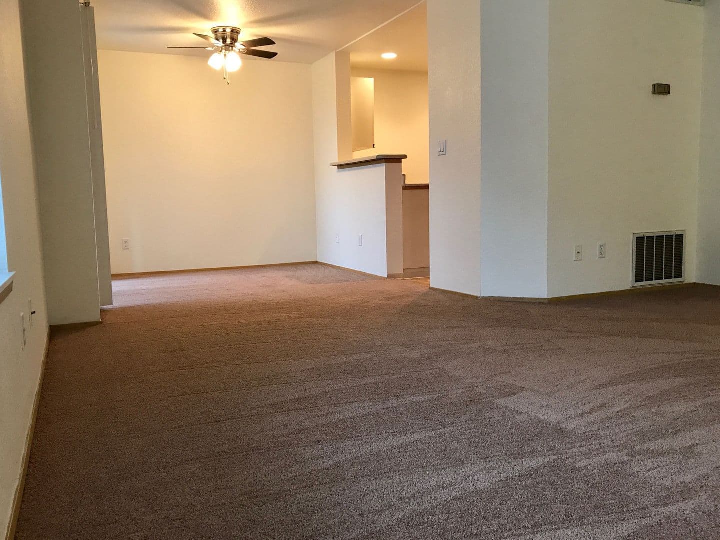 Oakridge Apartments (987) 4 of 11