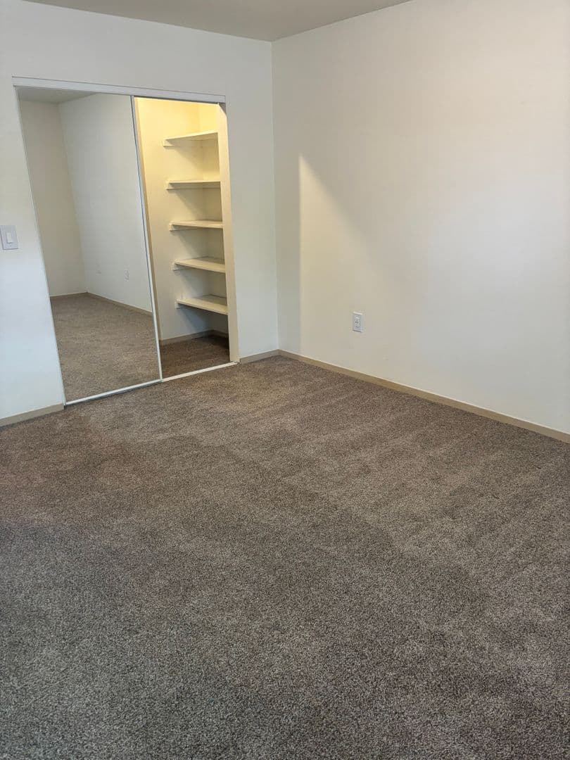 Oakridge Apartments (987) 9 of 9