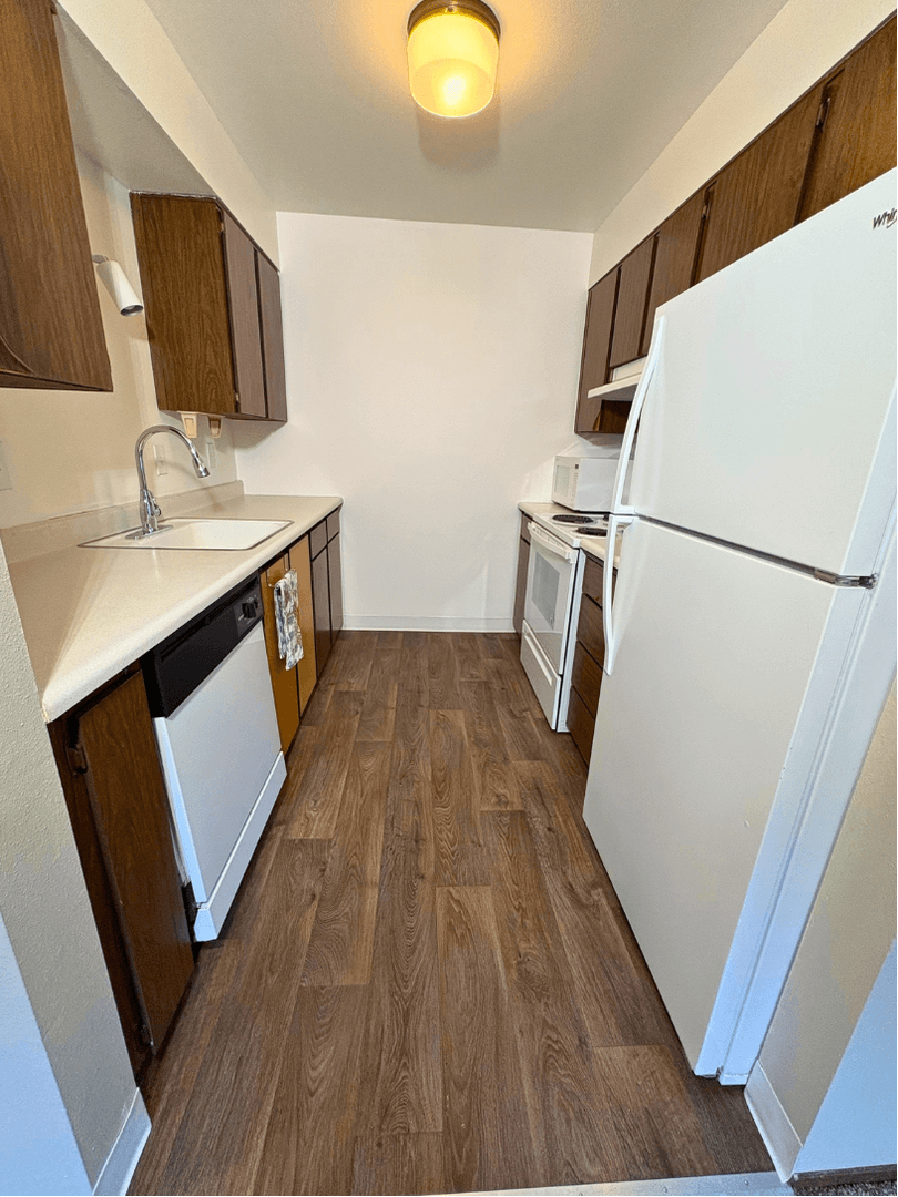 Hillcrest Apartments (998) 6 of 8