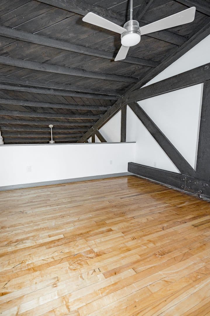 1809 E Franklin Street Tenant 4 of 28