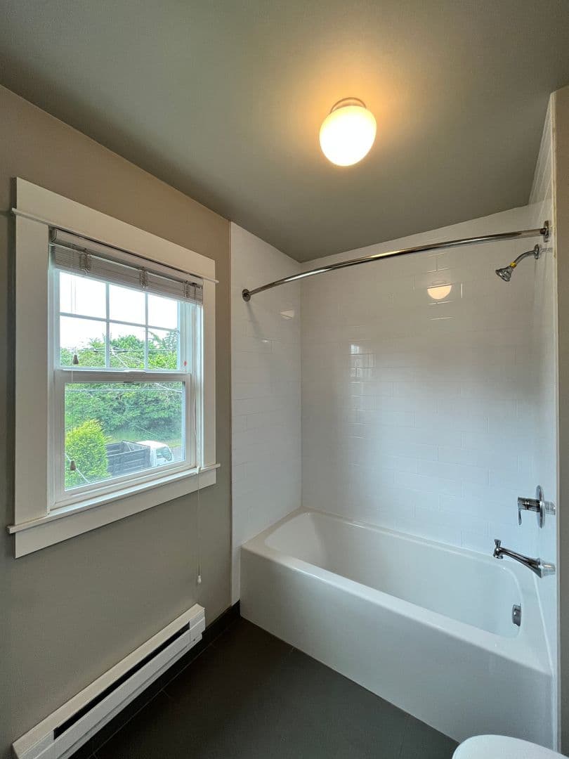 Large / Close-In 1 Bedroom w/Bonus Room! Hardwood Floor, Private Storage, Washer/Dryer & Pet Friendly! 20 of 21