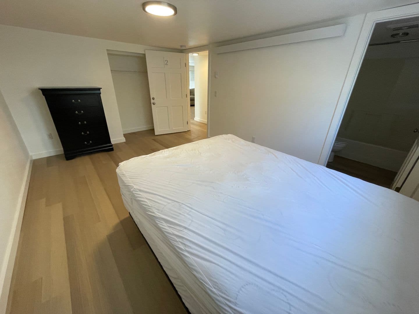 Large Private Bedroom / Furnished! Beautifully Renovated Shared Irvington Apartment Home! 5 of 14