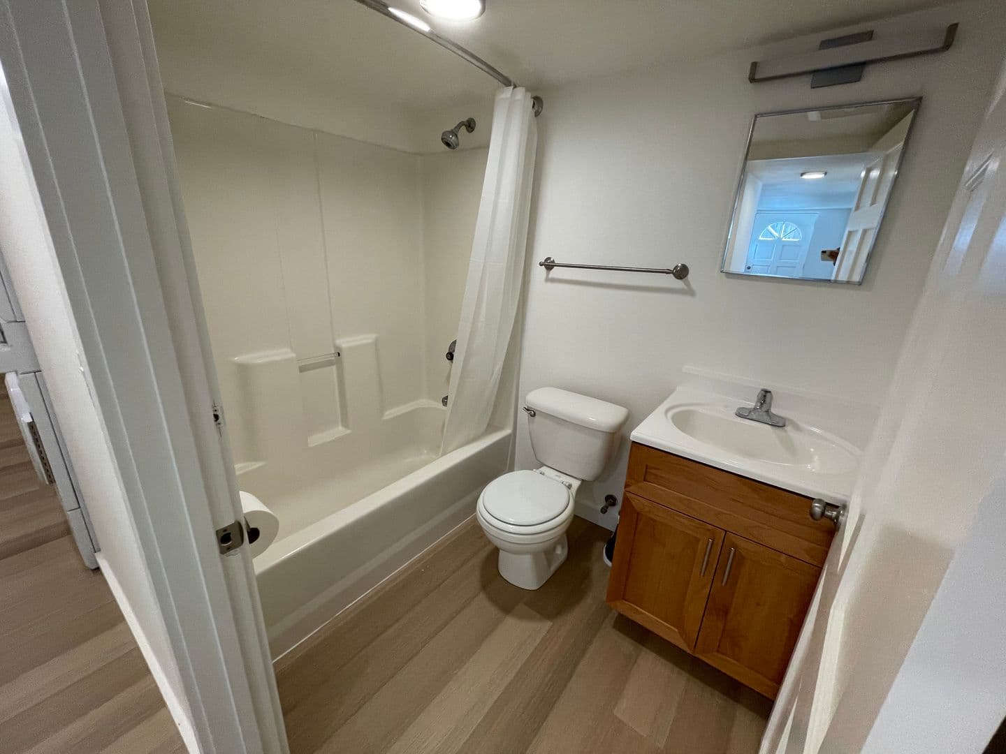 Large Private Bedroom / Furnished! Beautifully Renovated Shared Irvington Apartment Home! 13 of 14