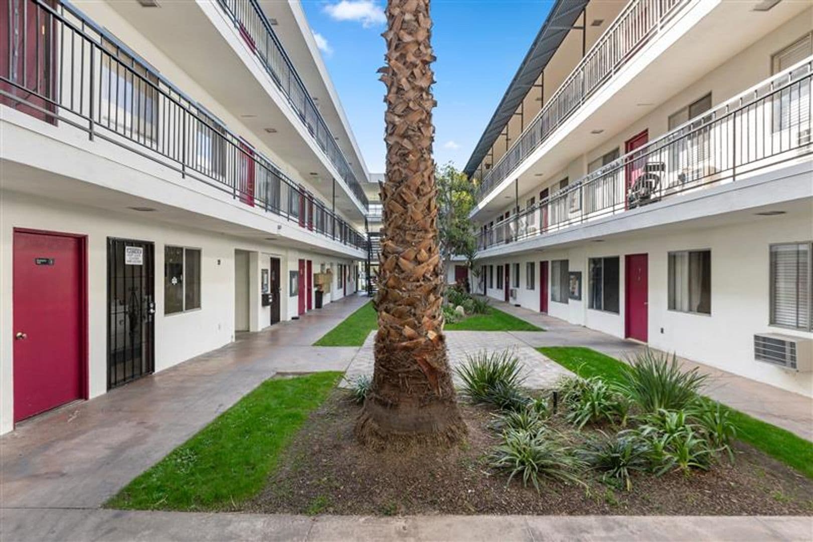 FREE RENT FOR 1 MONTH - applied to market rent 23 of 25