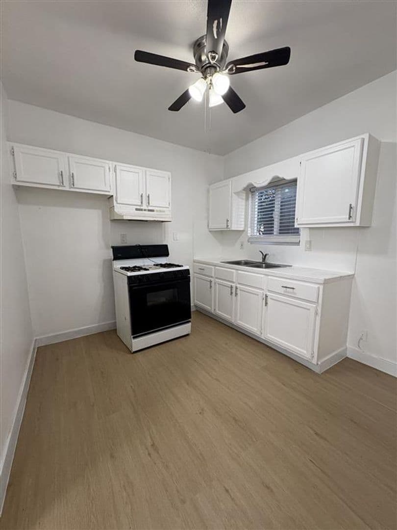 1033 Hoffman Ave 3 of 8