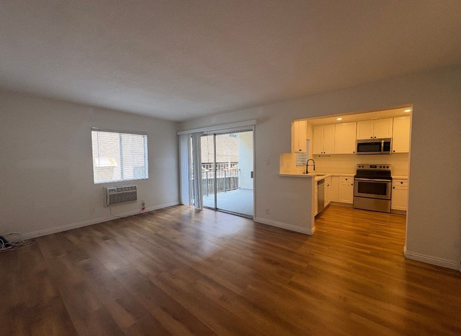 1518 E 3rd St 3 of 8