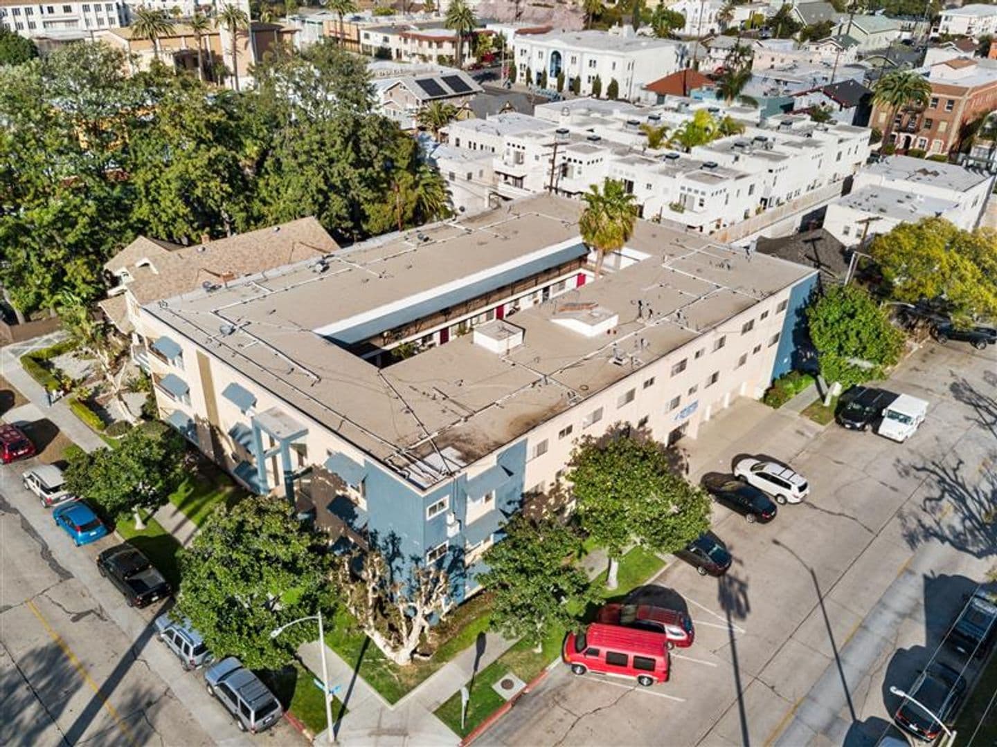 FREE RENT FOR 1 MONTH - applied to market rent 18 of 25