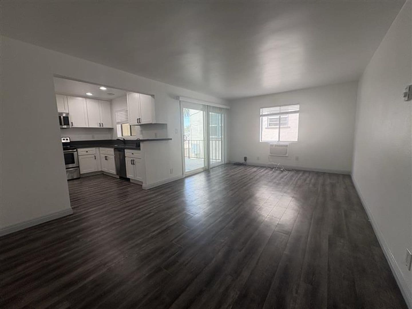 1518 E 3rd St 6 of 17