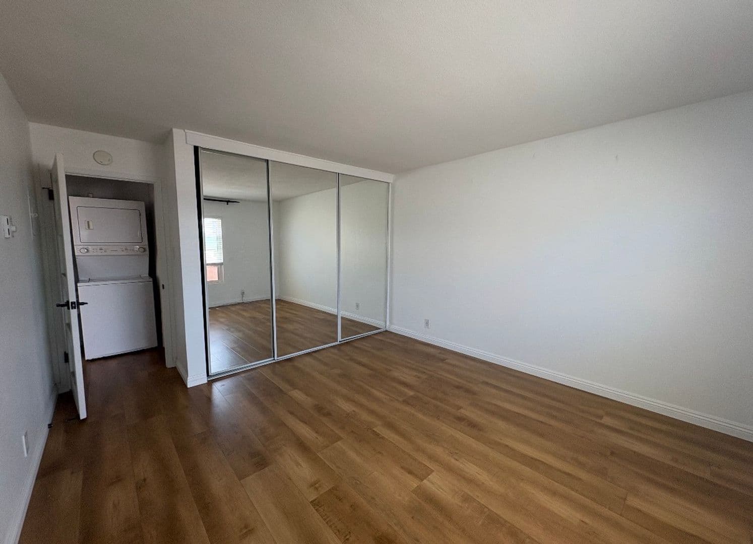 1518 E 3rd St 3 of 9