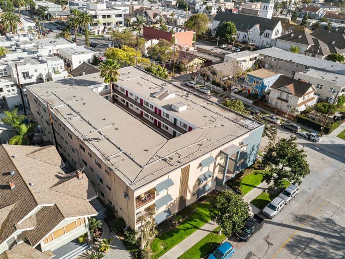 FREE RENT FOR 1 MONTH - applied to market rent 22 of 25