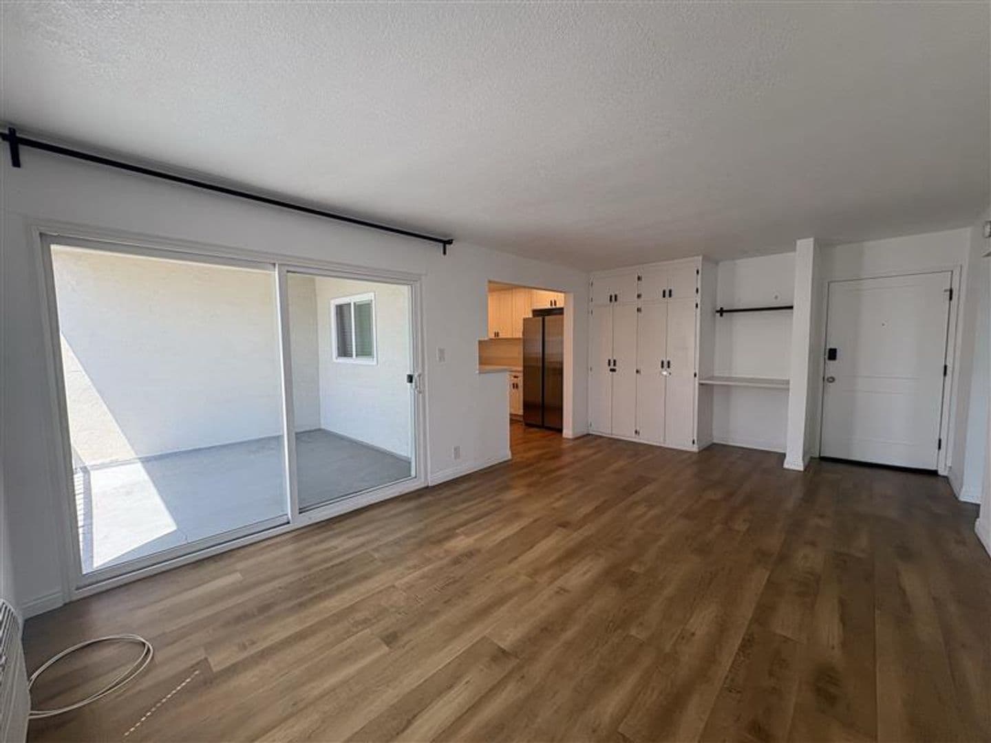 1518 E 3rd St 3 of 11