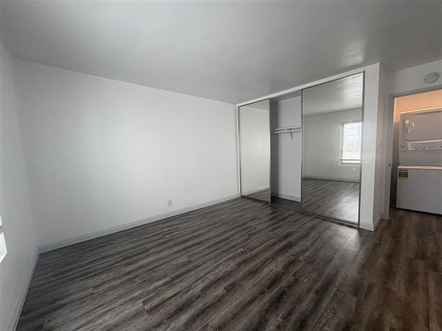 1518 E 3rd St 12 of 17