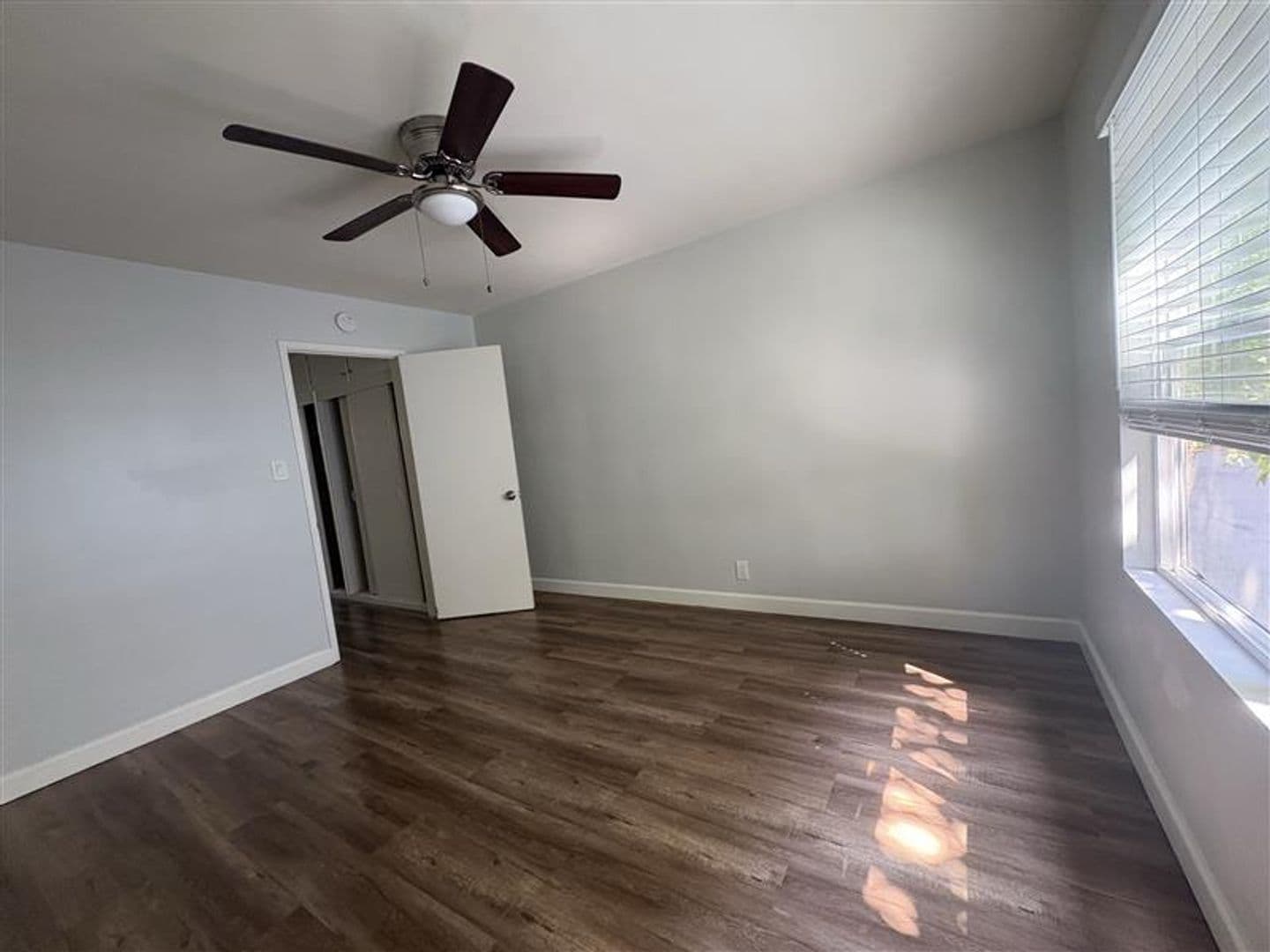 201-209 E 12th St Apts 8 of 18
