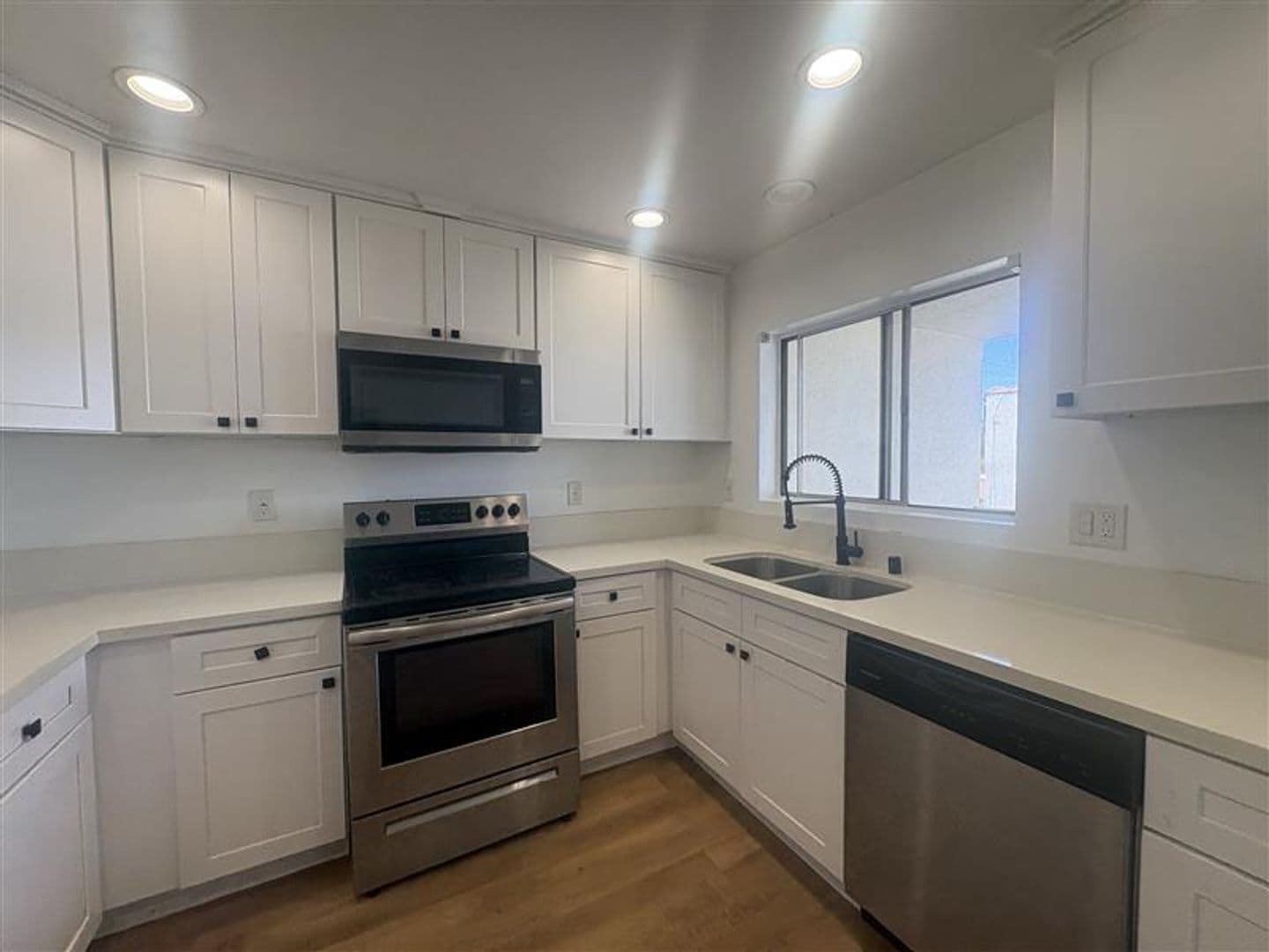 1518 E 3rd St 4 of 12