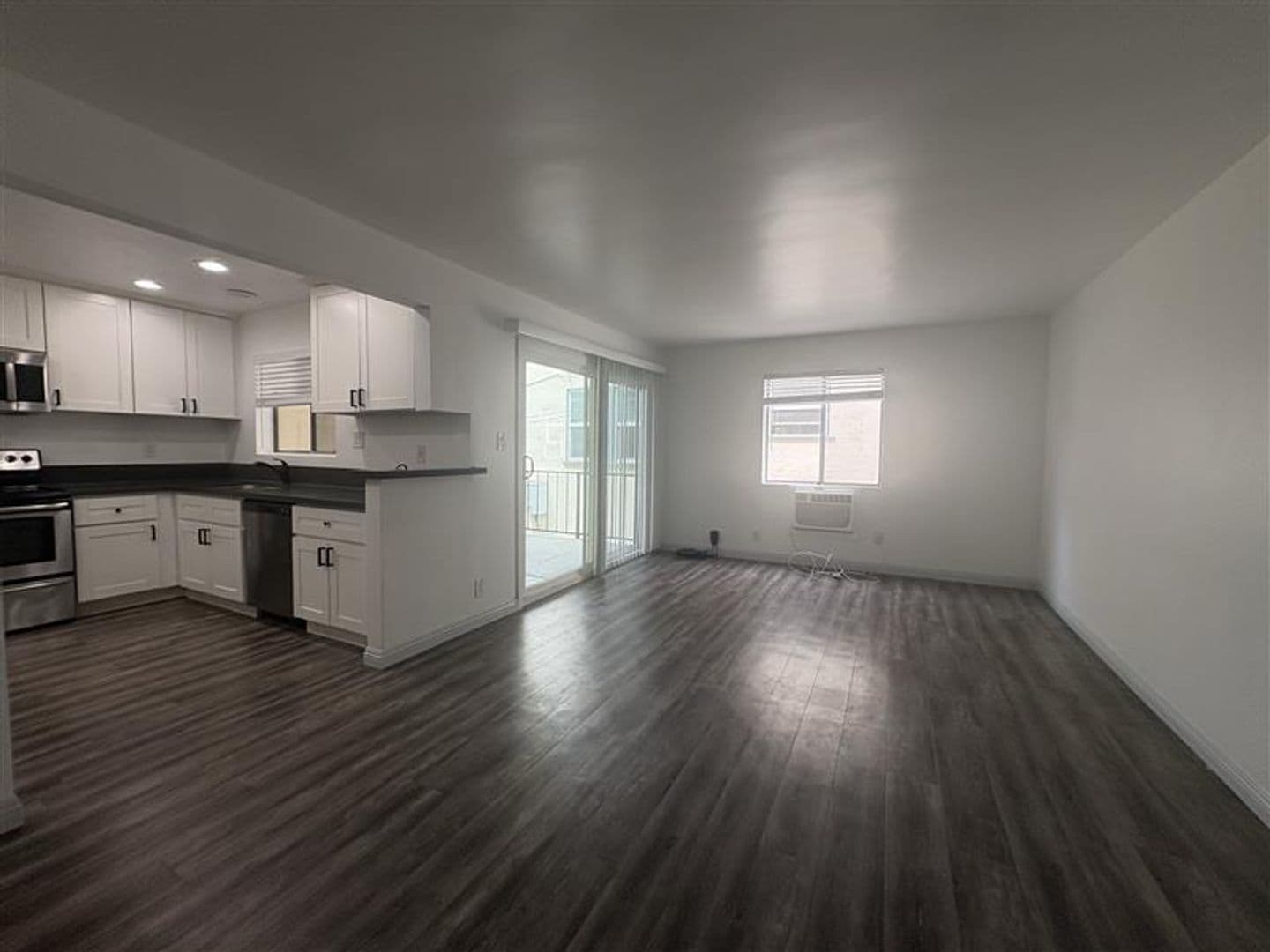 1518 E 3rd St 3 of 12