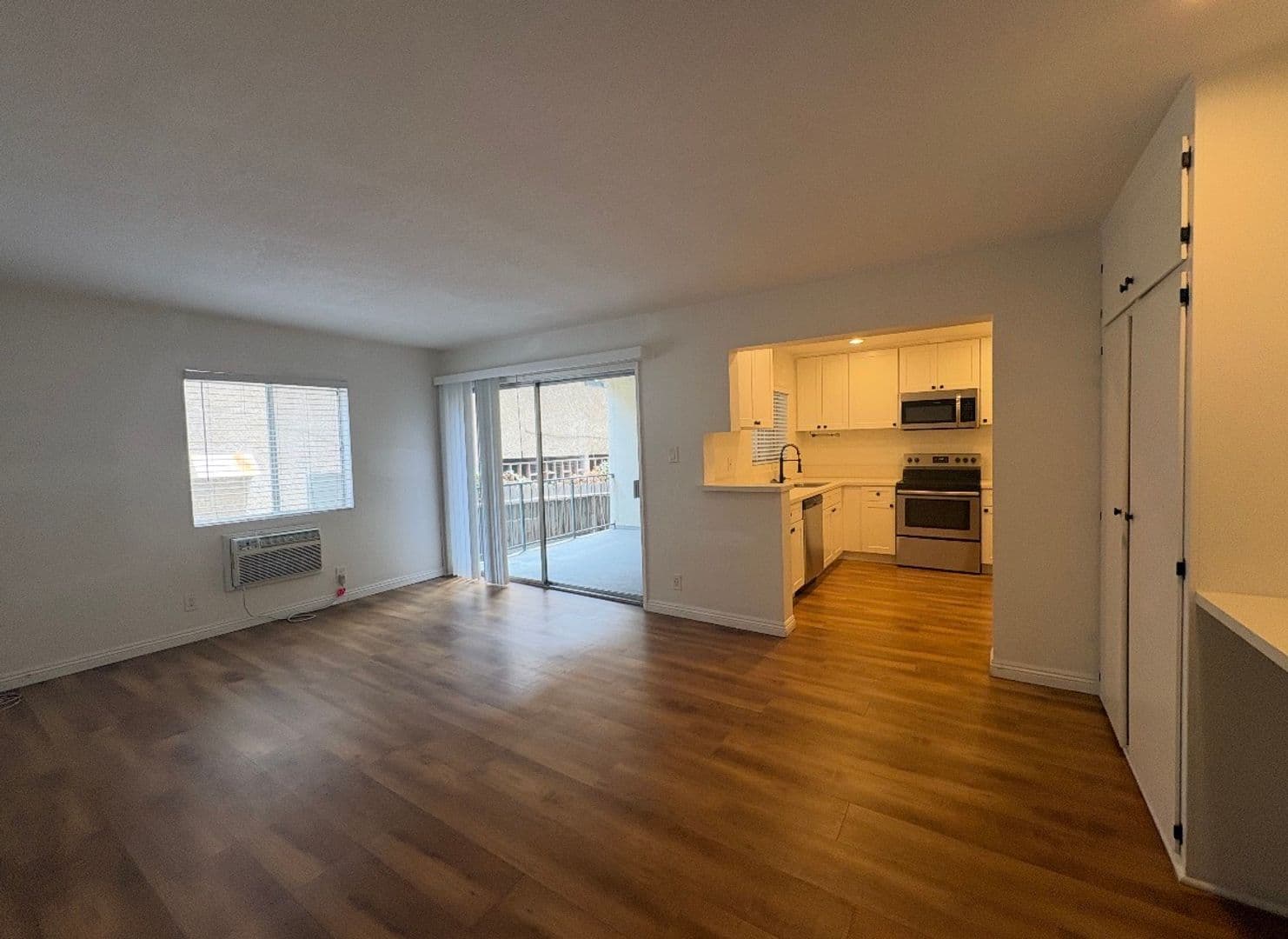 1518 E 3rd St 1 of 8