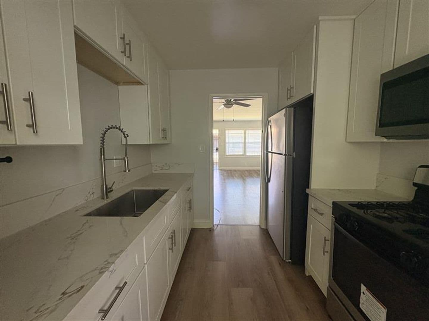 201-209 E 12th St Apts 4 of 18