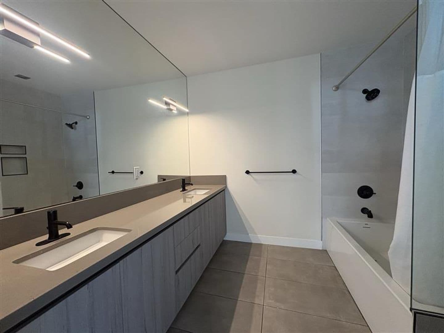 495 Promenade Ave 26 of 29