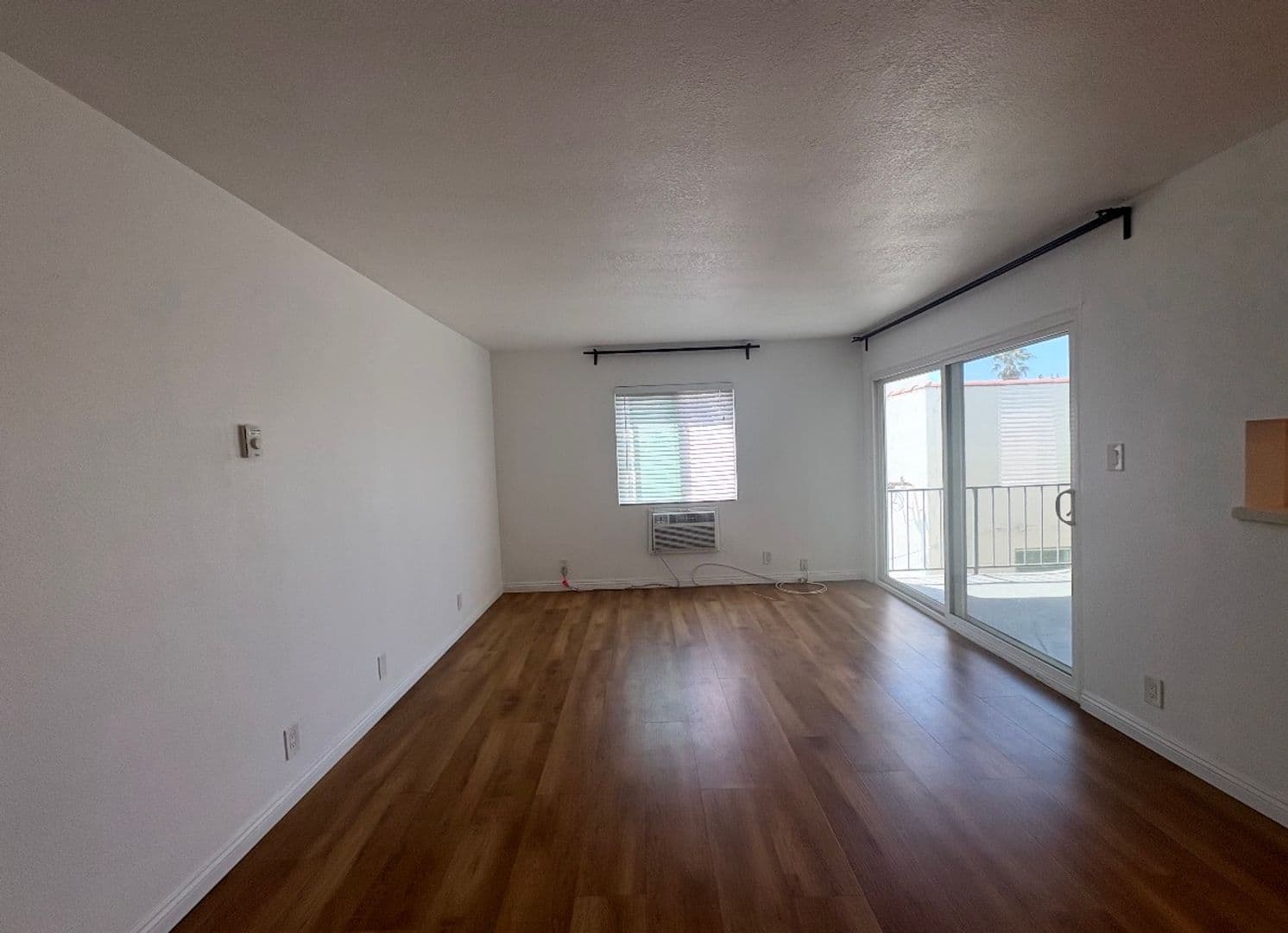 1518 E 3rd St 6 of 9