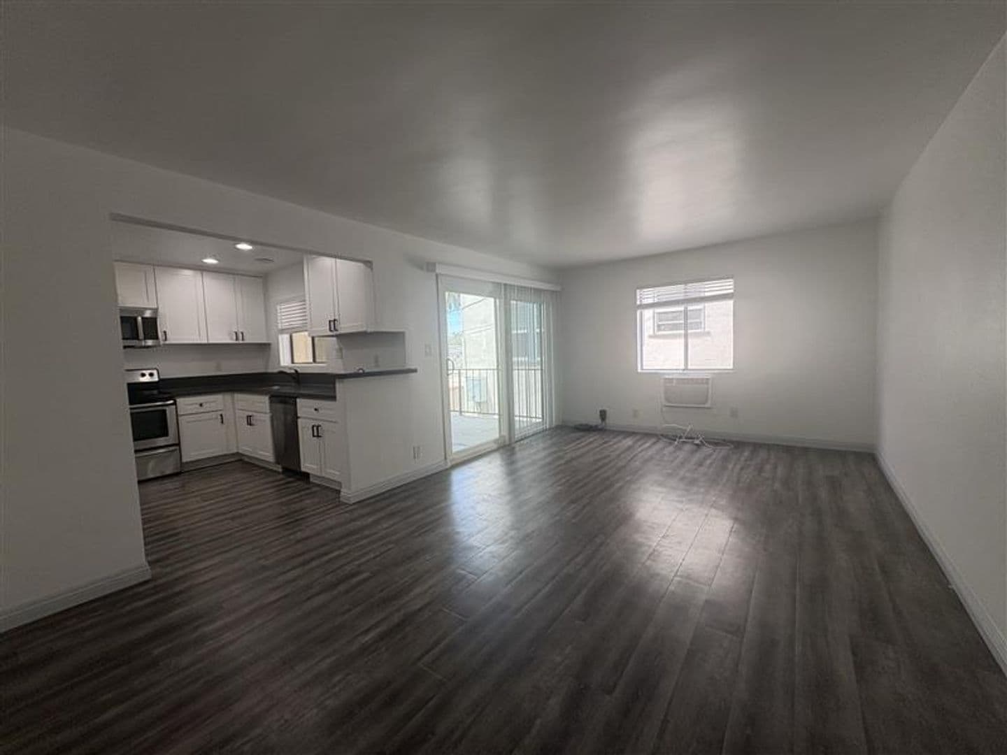 1518 E 3rd St 4 of 17