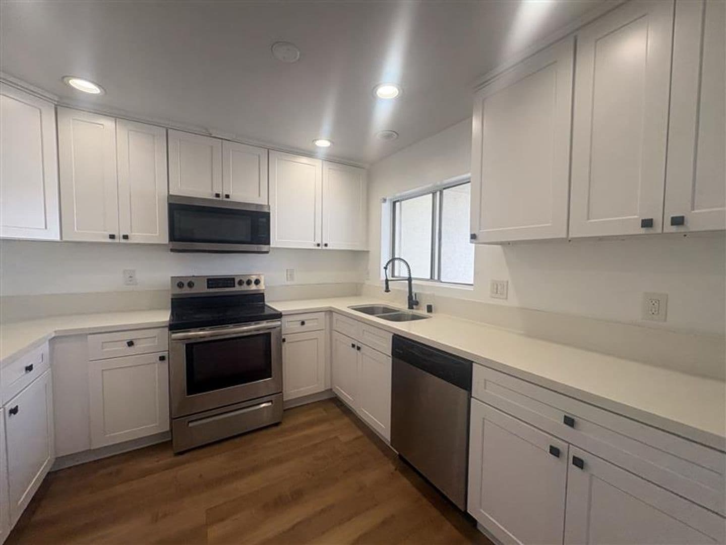 1518 E 3rd St 2 of 12