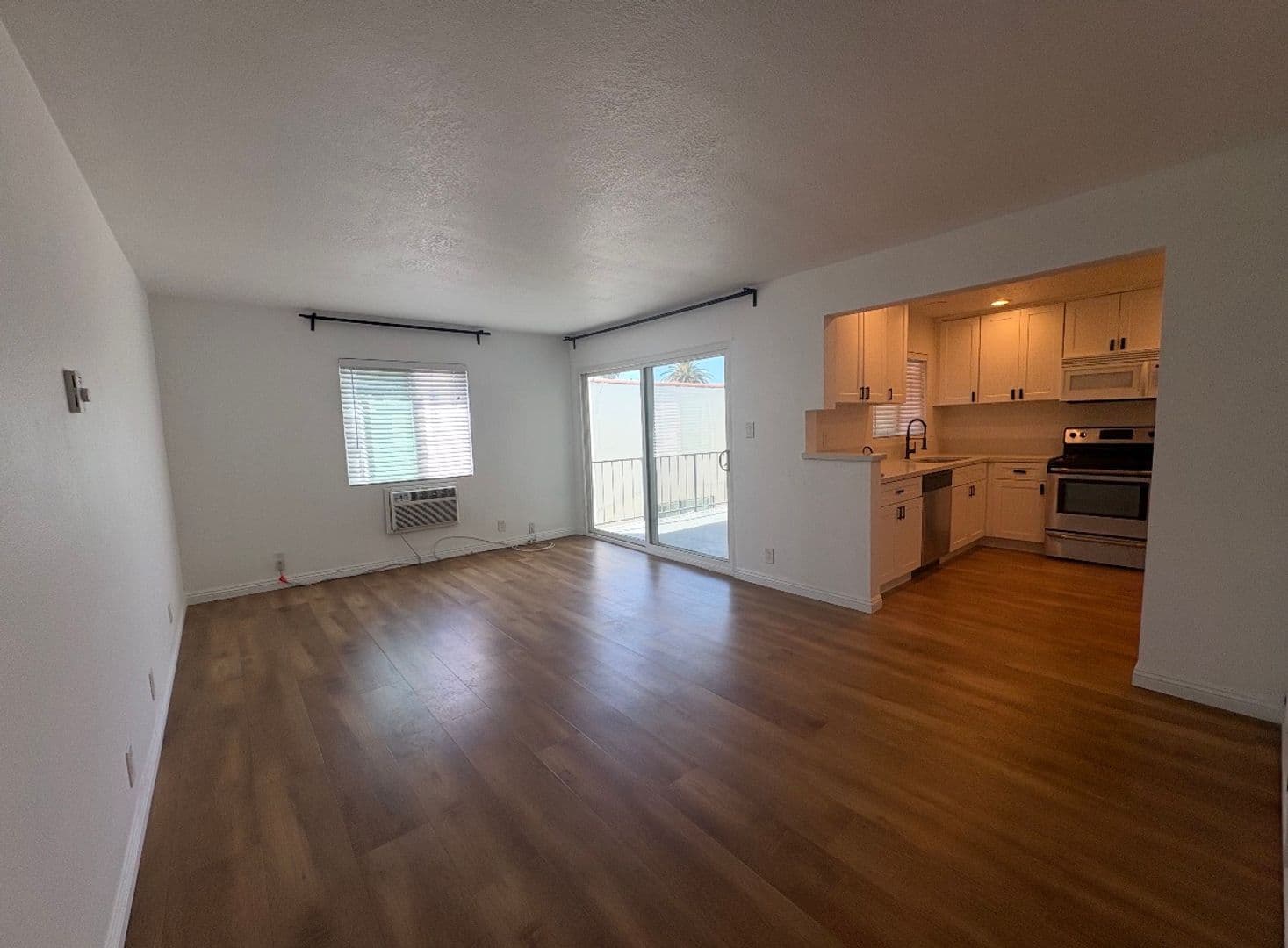 1518 E 3rd St 9 of 9