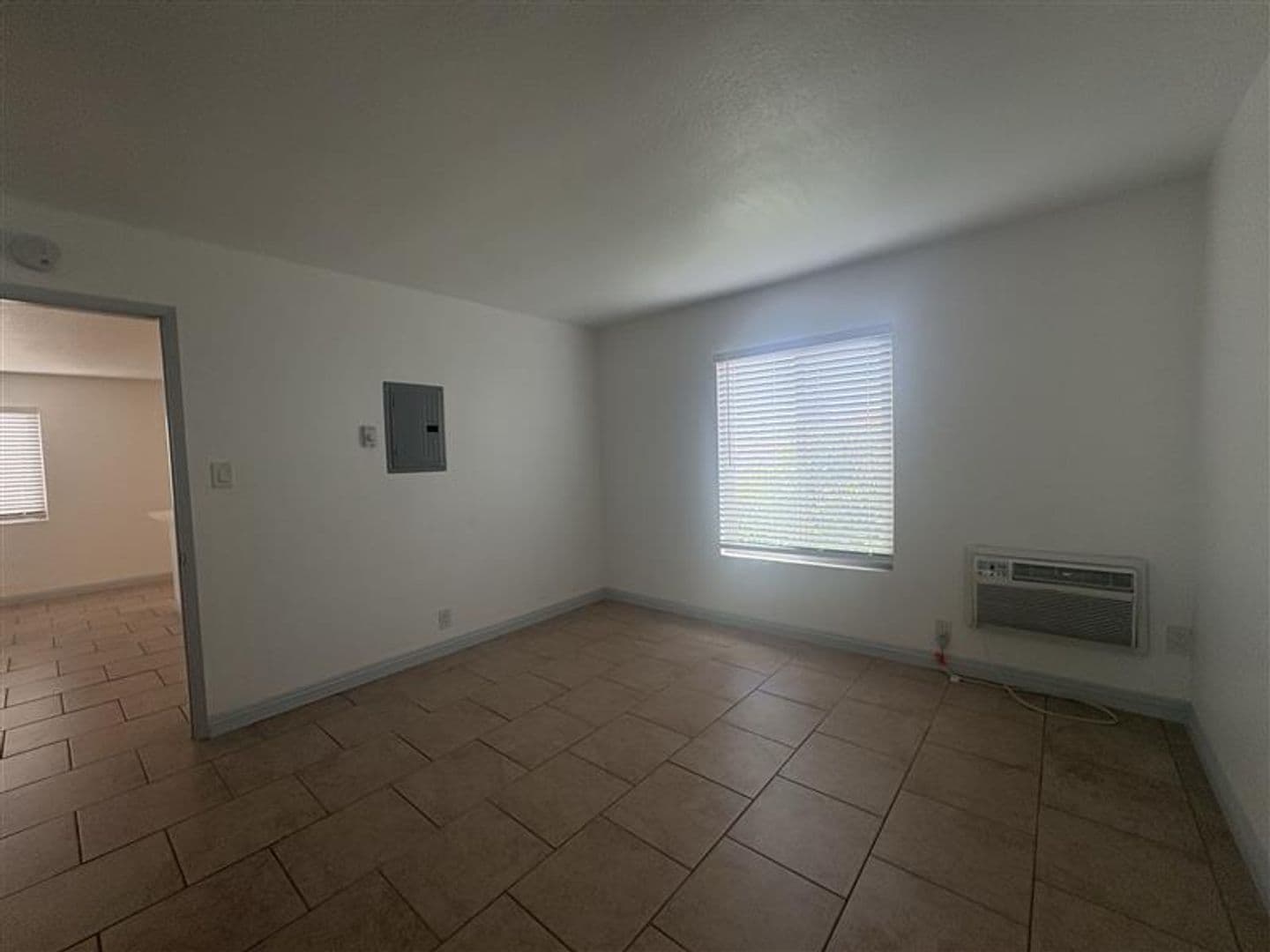 1518 E 3rd St 12 of 14