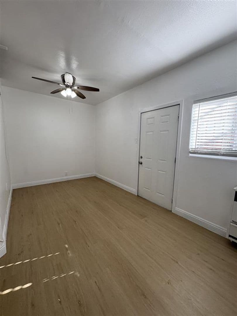 1033 Hoffman Ave 1 of 8