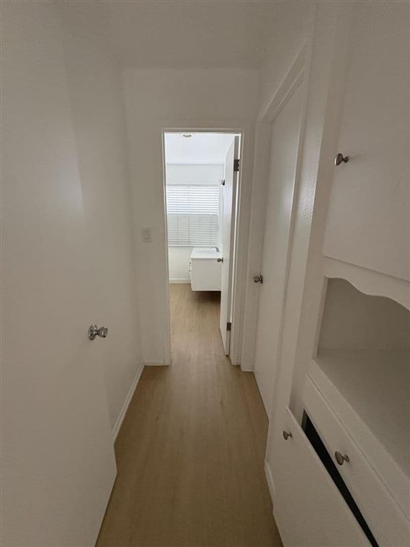 FREE RENT FOR 1 MONTH - applied to market rent 14 of 25