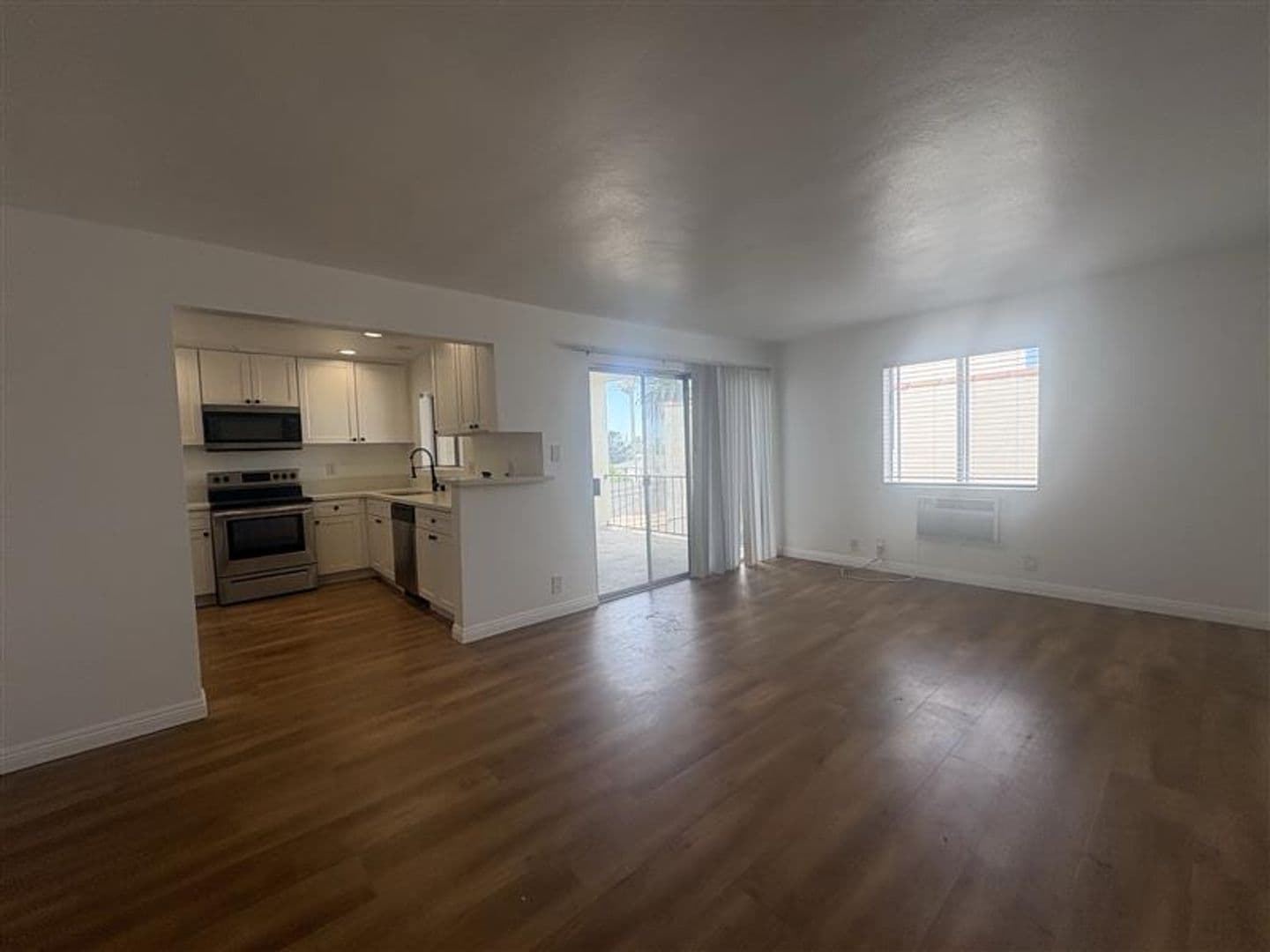 1518 E 3rd St 5 of 14