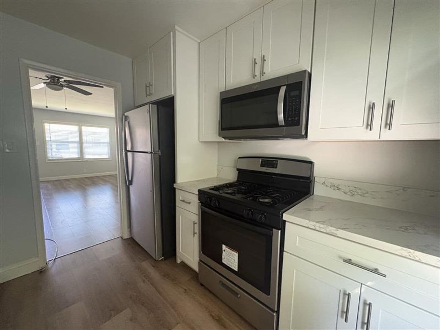 201-209 E 12th St Apts 5 of 18