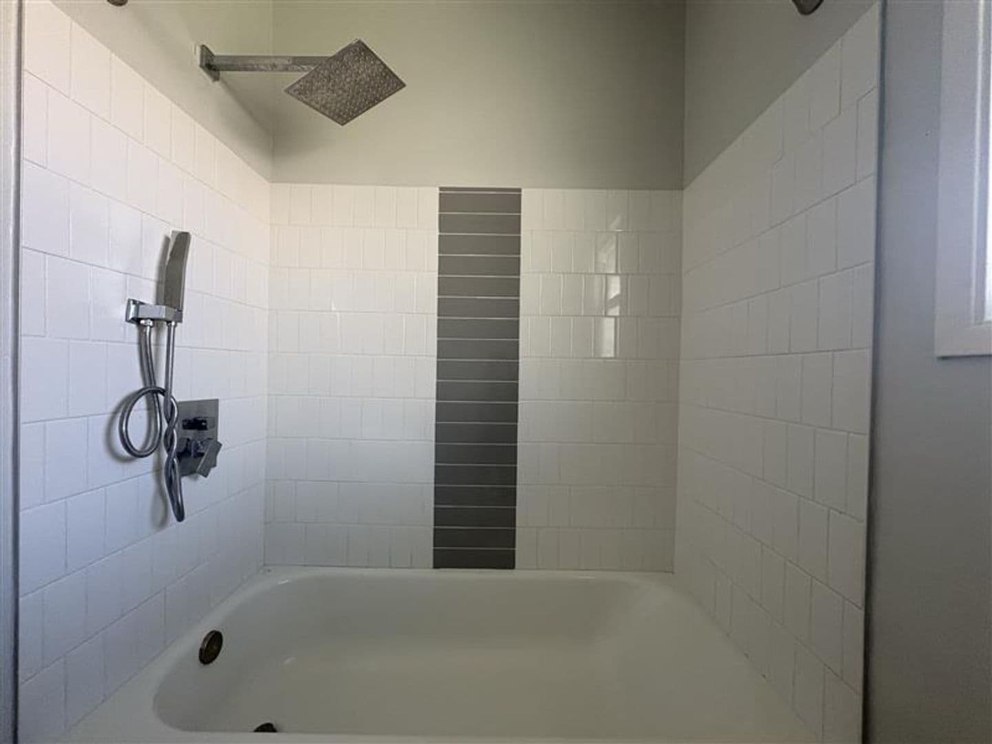 201-209 E 12th St Apts 16 of 18