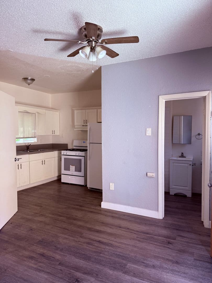 1033 Hoffman Ave 2 of 15