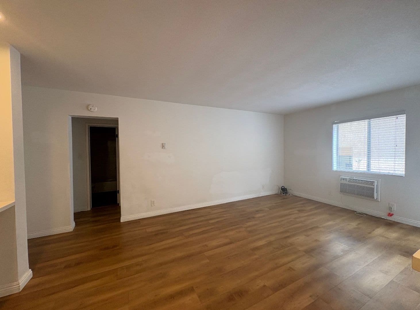 1518 E 3rd St 4 of 8