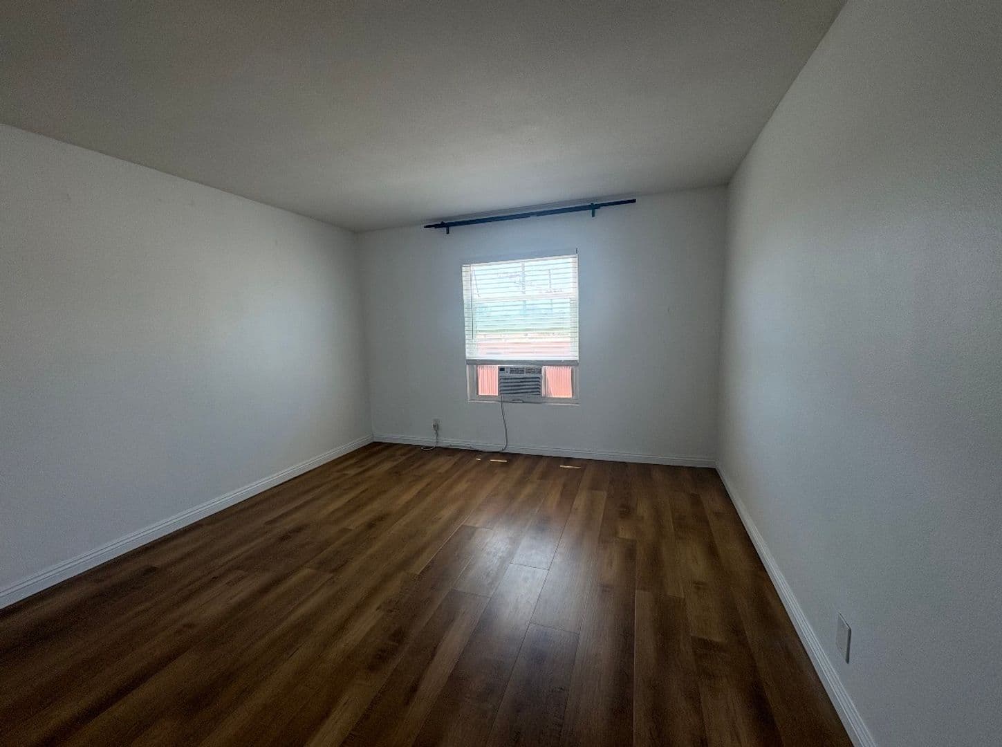 1518 E 3rd St 2 of 9