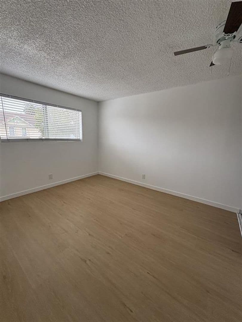 FREE RENT FOR 1 MONTH - applied to market rent 13 of 25