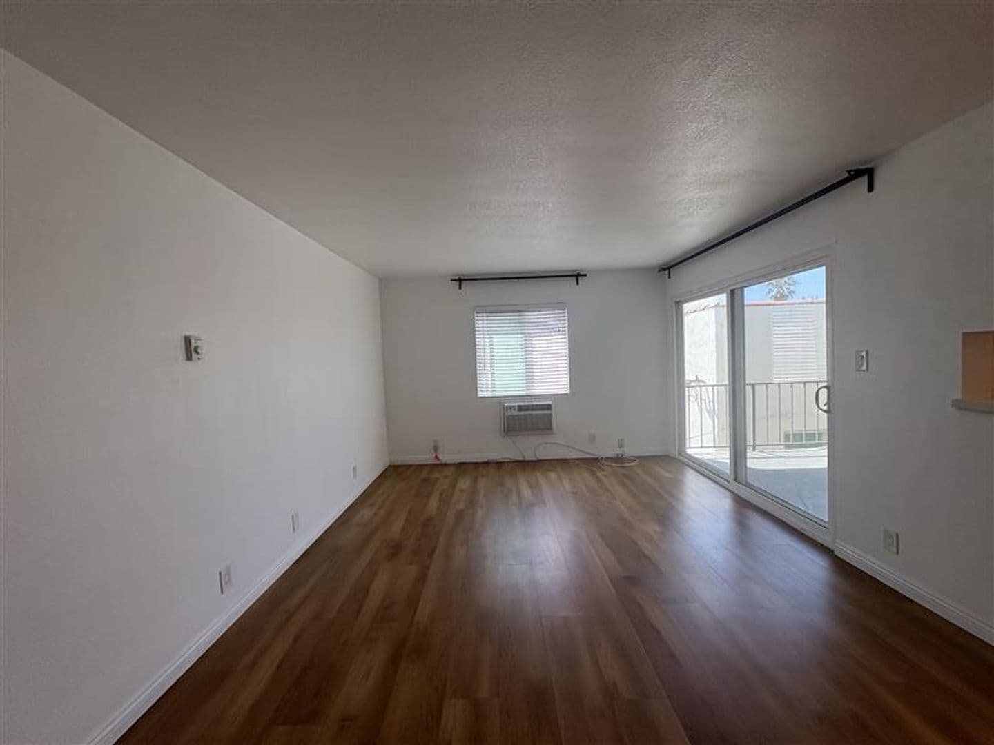 1518 E 3rd St 4 of 11