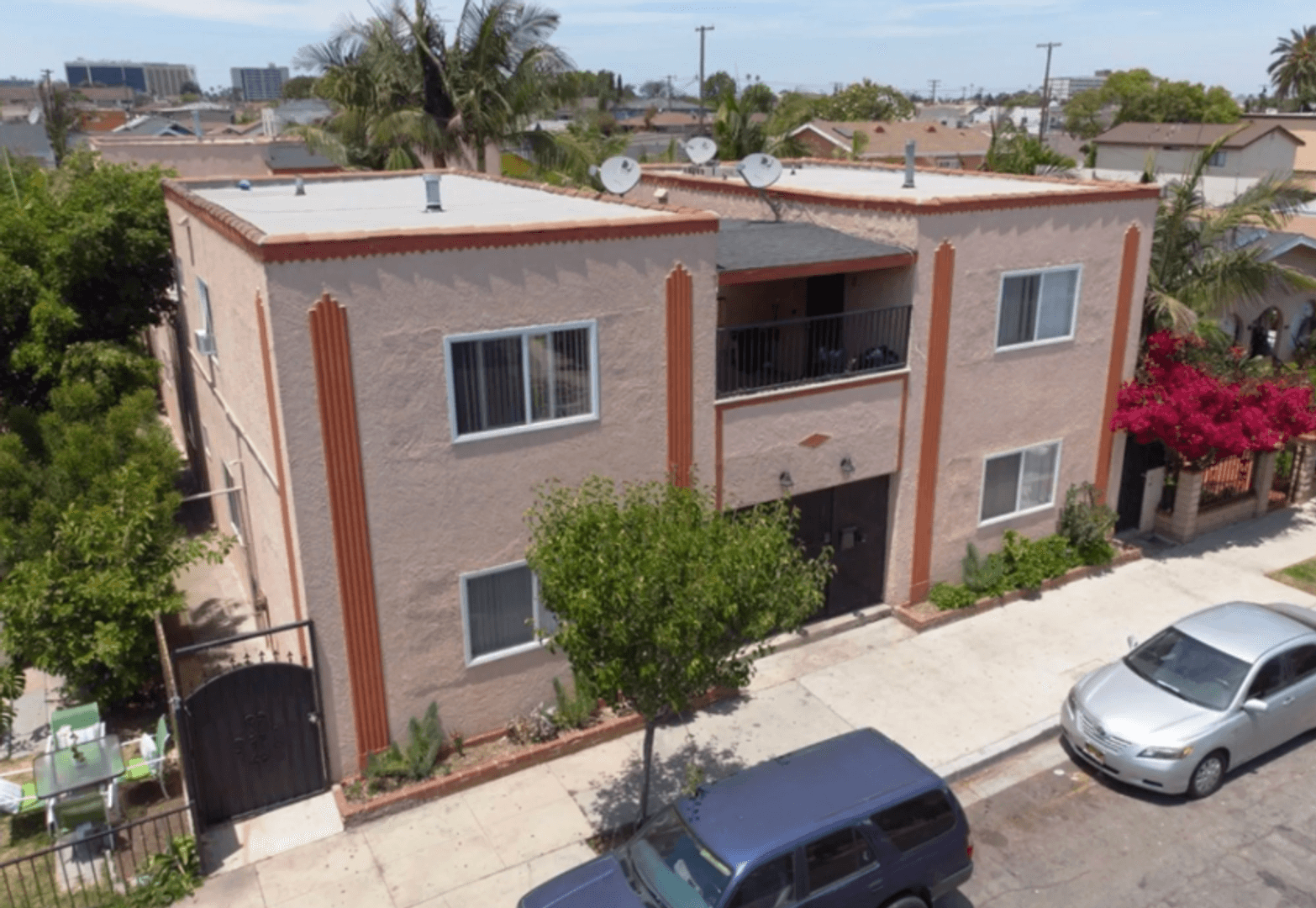 1033 Hoffman Ave 2 of 8