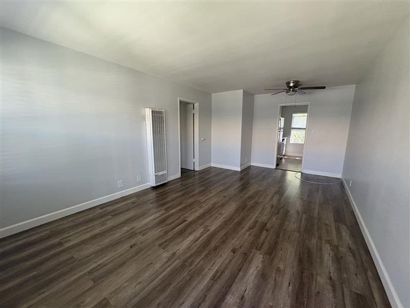 201-209 E 12th St Apts 11 of 18