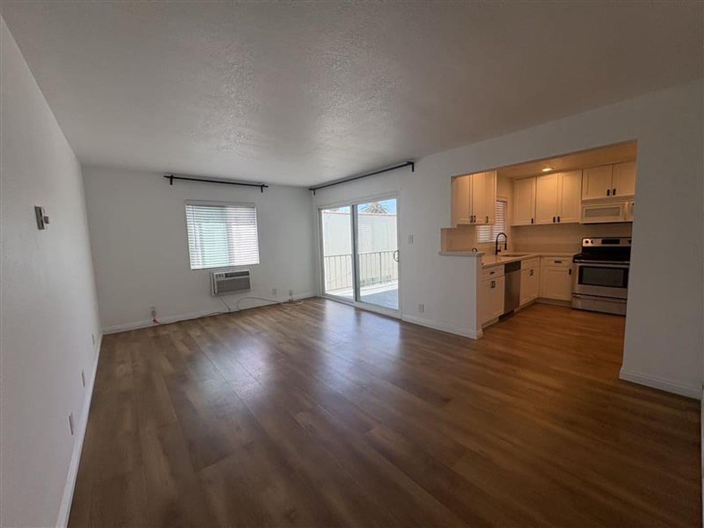 1518 E 3rd St 2 of 11
