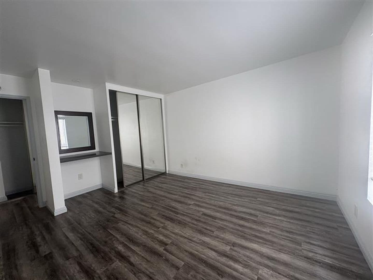 1518 E 3rd St 9 of 17