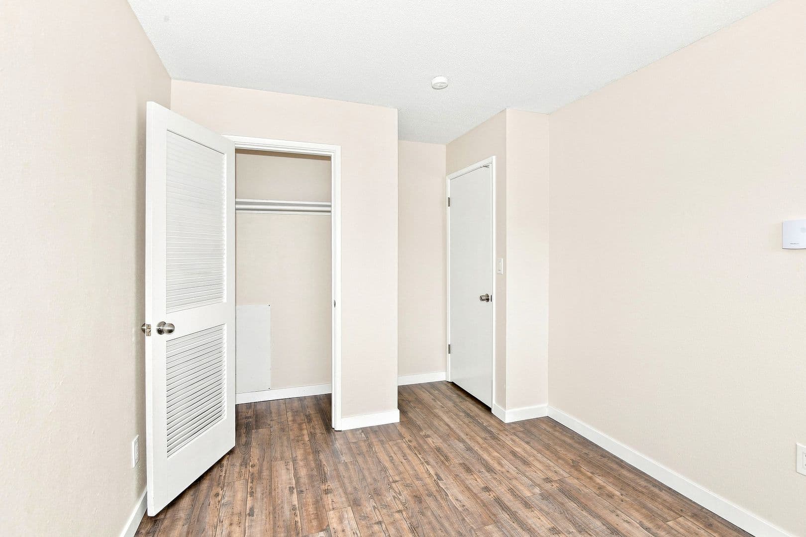 North Tacoma 2bed/1.5bath unit - #7 Renovated with washer/dryer Move-In Special: FREE 1st Full Month Rent 9 of 16