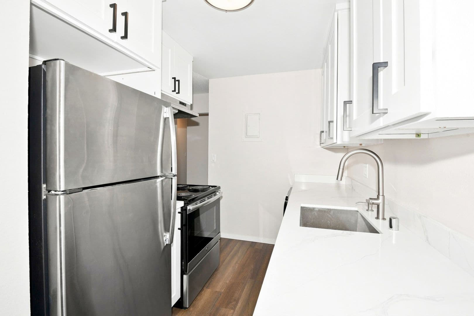 North Tacoma 2bed/1.5bath unit - #7 Renovated with washer/dryer Move-In Special: FREE 1st Full Month Rent 7 of 16