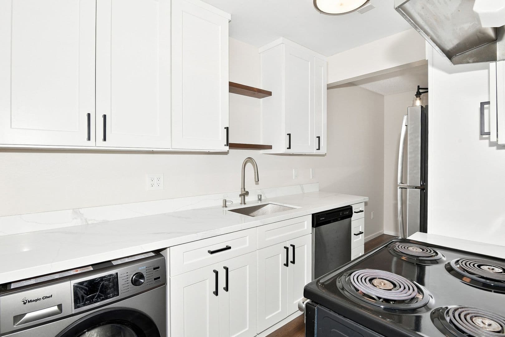 North Tacoma 2bed/1.5bath unit - #7 Renovated with washer/dryer Move-In Special: FREE 1st Full Month Rent 5 of 16